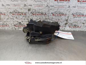 O156826 Gebruikte deurslot mechaniek 4deurs rechts-voor Mercedes Vito