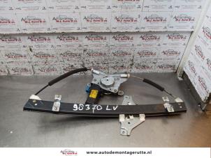 O156841 Gebruikte ruitmechaniek 4deurs links-voor Chevrolet Lacetti