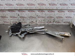 O156898 Gebruikte ruitmechaniek 4deurs links-voor Opel Meriva