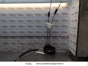 O156933 Gebruikte portierslot mechaniek 4deurs rechts-voor Nissan Murano