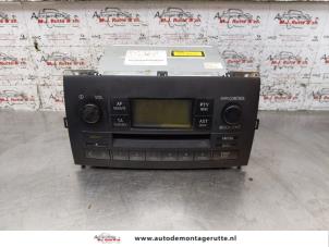 Gebruikte Radio Toyota Corolla Verso (E12) 2.0 D-4D 16V 90 Prijs op aanvraag aangeboden door Autodemontage M.J. Rutte B.V.