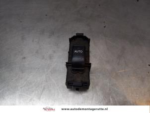 O157007 Gebruikte schakelaar elektrisch raam Toyota Corolla Verso