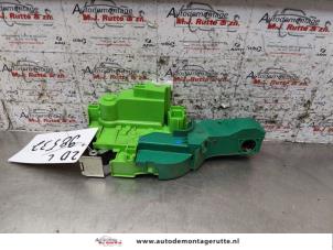 O157025 Gebruikte portierslot mechaniek 2deurs links Alfa Romeo Mito