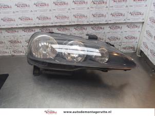 O157265 Gebruikte rechter koplamp Alfa Romeo 147
