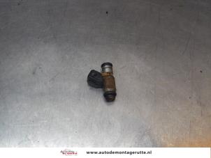 O157305 Gebruikte injector (benzine injectie) Audi A4
