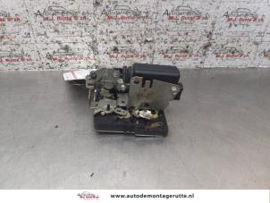 O157318 Gebruikte slotmechaniek portier 4deurs rechts-achter Dacia Sandero