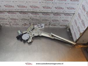 O157322 Gebruikte ruitmechaniek 4deurs rechts-voor Nissan Pixo