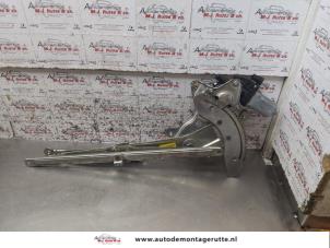 O157425 Gebruikte raammechaniek 4deurs links-voor Suzuki Alto