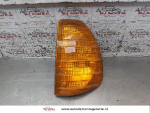 O157457 Gebruikte richtingaanwijzer links Mercedes 200 - 500