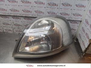 O157470 Gebruikte linker koplamp Renault Master