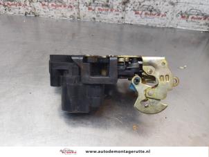 O157566 Gebruikte slotmechaniek portier 4deurs rechts-voor Chevrolet Kalos