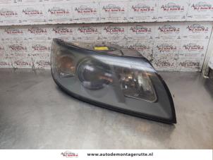 O157598 Gebruikte rechter koplamp Volvo V50