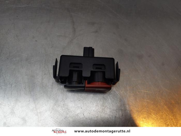 Schakelaar Paniekverlichting van een Renault Megane III Coupe (DZ) 1.4 16V TCe 130 2010