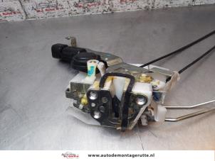 O157798 Gebruikte slotmechaniek portier 4deurs rechts-voor Suzuki Alto