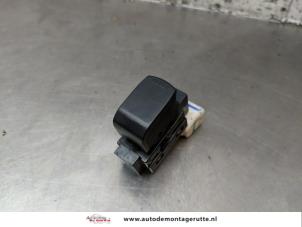 O157808 Gebruikte schakelaar elektrisch raam Suzuki Alto