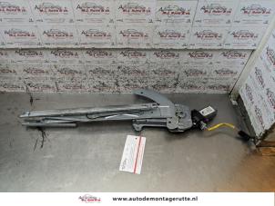 O157832 Gebruikte ruitmechaniek 2deurs rechts-voor Nissan Micra