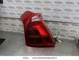 O157989 Gebruikte achterlicht links Suzuki Swift