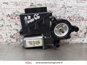 O158083 Gebruikte raammotor portier Skoda Fabia