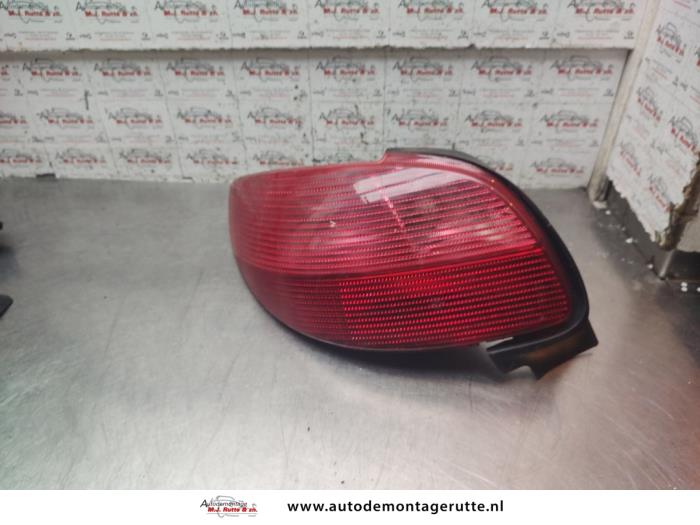 Gebruikte Achterlicht links Peugeot 206 O158122