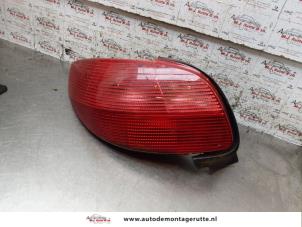 O158122 Gebruikte achterlicht links Peugeot 206
