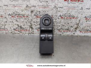 Gebruikte Combischakelaar ramen Opel Zafira (M75) 1.6 16V Prijs op aanvraag aangeboden door Autodemontage M.J. Rutte B.V.