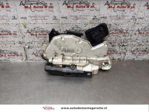 O158395 Gebruikte deurslot mechaniek 4deurs links-voor Volkswagen Polo