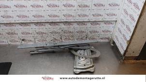 O158582 Gebruikte ruitmechaniek 2deurs rechts-voor Renault Megane