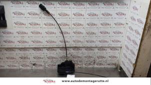 O158724 Gebruikte slotmechaniek portier 4deurs links-achter Nissan Note