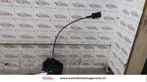 O158725 Gebruikte slotmechaniek portier 4deurs rechts-achter Nissan Note