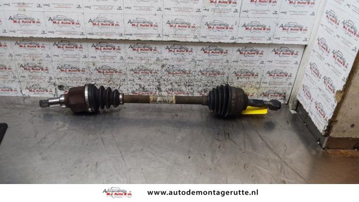 Homokineetas links-voor van een Citroën C3 (FC/FL/FT) 1.4 16V Sensodrive 2007