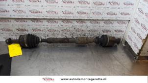 O158797 Gebruikte steekas rechts-voor Volvo S40