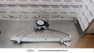 O158887 Gebruikte ruitmechaniek 4deurs links-voor Mitsubishi Lancer