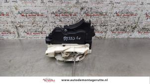 O158888 Gebruikte slotmechaniek portier 4deurs links-voor Mitsubishi Lancer