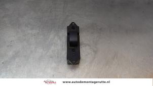 O158919 Gebruikte schakelaar elektrisch raam Mitsubishi Lancer