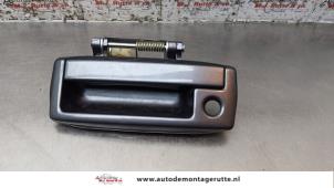 O158932 Gebruikte handgreep achterklep Mitsubishi Lancer