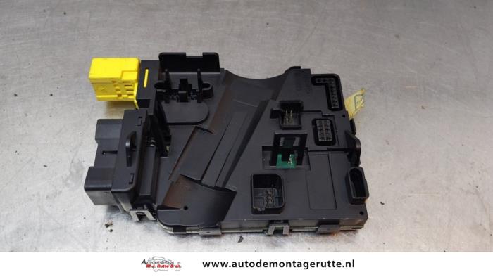 Stuurkolom module van een Volkswagen Passat Variant (3C5) 2.0 TDI 16V 140 2006