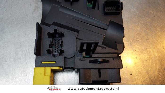 Stuurkolom module van een Volkswagen Passat Variant (3C5) 2.0 TDI 16V 140 2006