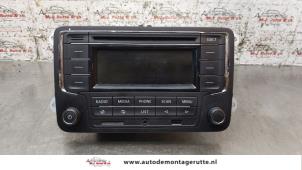 Gebruikte Radio Volkswagen Golf V (1K1) 1.6 FSI 16V Prijs op aanvraag aangeboden door Autodemontage M.J. Rutte B.V.