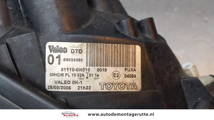 Koplamp rechts van een Toyota Aygo (B10) 1.0 12V VVT-i 2006