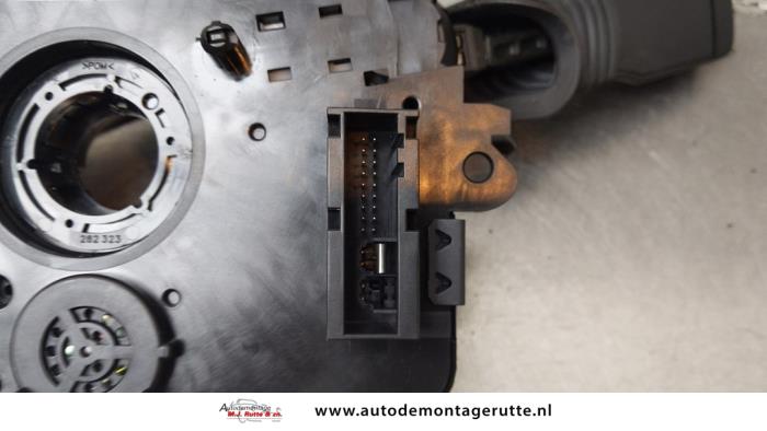 Combischakelaar Stuurkolom van een Opel Astra H (L48) 1.6 16V Twinport 2004