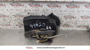 Gebruikte Slotmechaniek Portier 4Deurs links-achter Audi A4 (B6) 2.0 20V Prijs op aanvraag aangeboden door Autodemontage M.J. Rutte B.V.