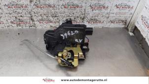 O159501 Gebruikte slotmechaniek portier 4deurs rechts-voor Audi A4