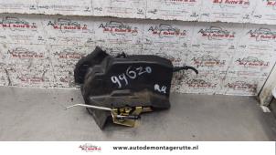 O159502 Gebruikte slotmechaniek portier 4deurs rechts-achter Audi A4