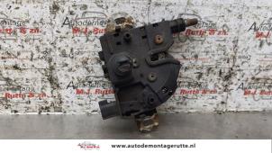 Gebruikte Motorkap Slotmechaniek Ford Focus 2 1.6 16V Prijs op aanvraag aangeboden door Autodemontage M.J. Rutte B.V.