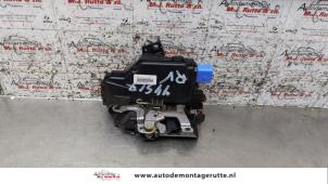 O159636 Gebruikte slotmechaniek portier 4deurs rechts-voor Skoda Fabia