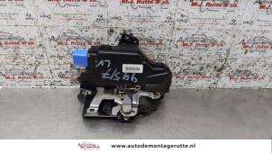 O159642 Gebruikte deurslot mechaniek 4deurs links-voor Skoda Fabia