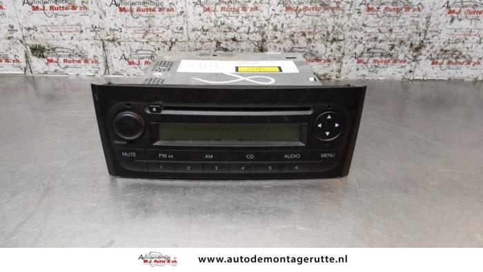Radio CD Speler van een Fiat Grande Punto (199) 1.2 Euro 5 2006