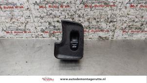 Gebruikte Ruit schakelaar elektrisch Alfa Romeo 147 (937) 1.6 HP Twin Spark 16V Prijs op aanvraag aangeboden door Autodemontage M.J. Rutte B.V.