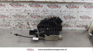 O159849 Gebruikte slotmechaniek achterdeur bus-bestel Ford Transit Connect