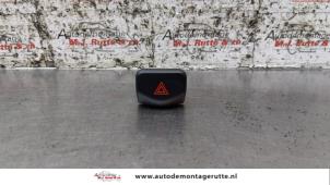 O159891 Gebruikte paniekverlichtings schakelaar Nissan Note